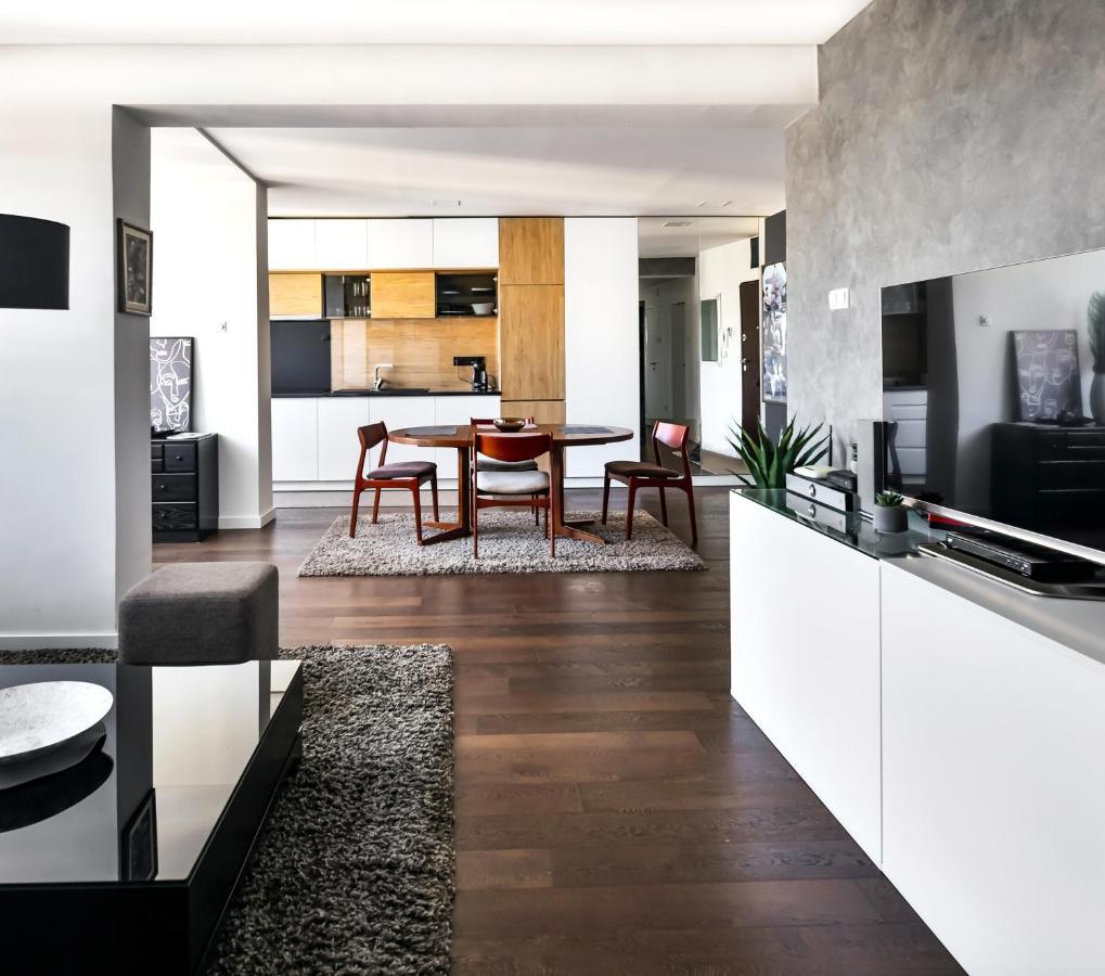 2 Bedroom Penthouse In City Center, Free Parking サラエヴォ エクステリア 写真