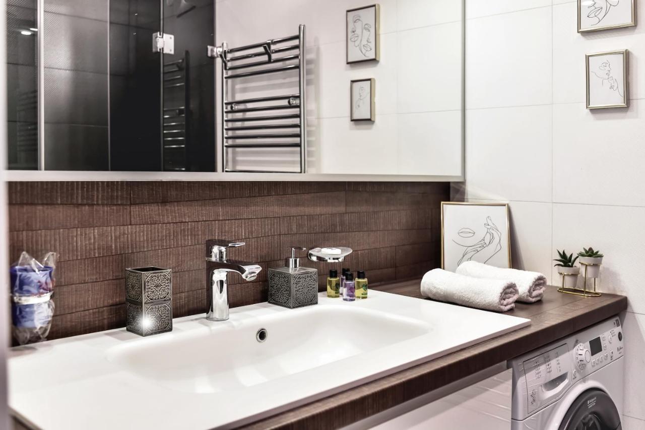 2 Bedroom Penthouse In City Center, Free Parking サラエヴォ エクステリア 写真