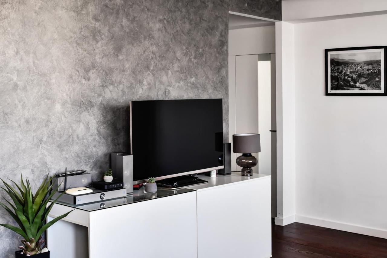 2 Bedroom Penthouse In City Center, Free Parking サラエヴォ エクステリア 写真